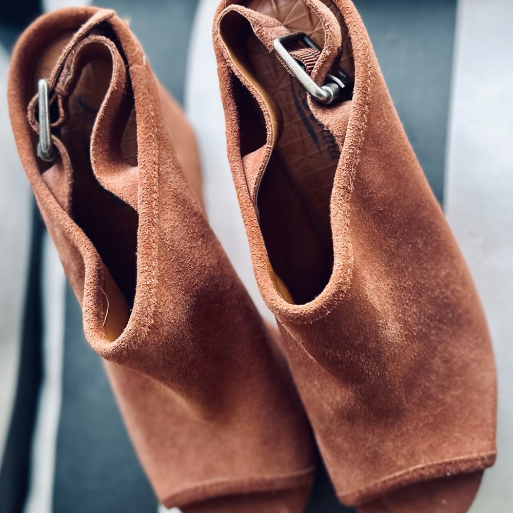 Women's Tan Suede Open-Toe Shoes